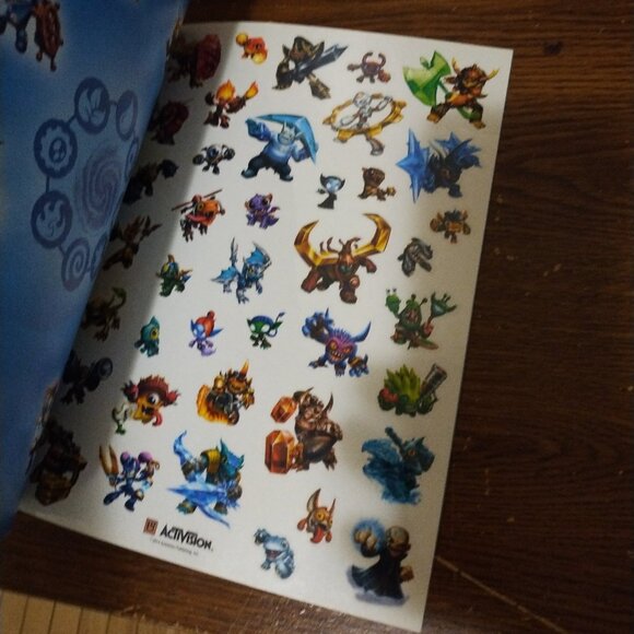 Skylanders: Trap Team Bradygames's Official Strategy Guide - Picture 4 of 4